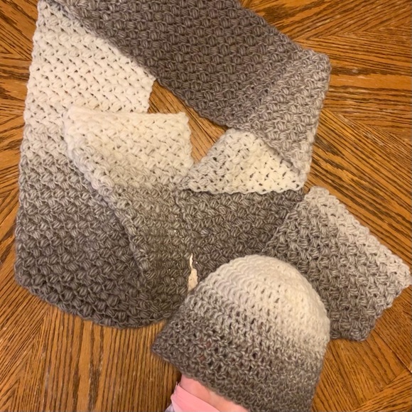 Hand-crocheted women’s winter hat & scarf set - Picture 4 of 7